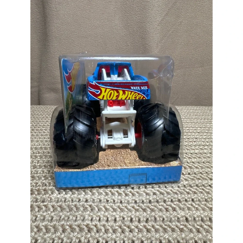 Hot Wheels Monster Trucks Oversized Race Ace Blue Red 1:24 Scale Die-Cast GTJ37